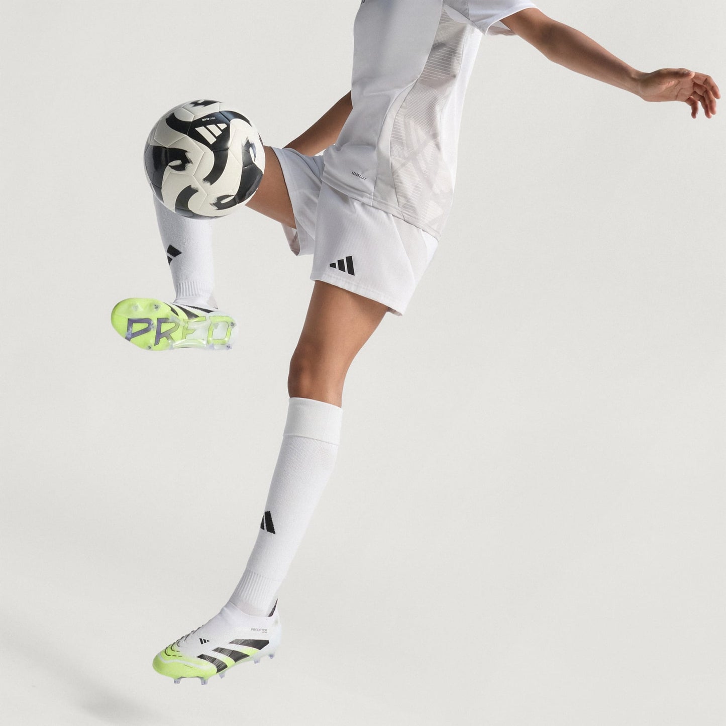 Chuteira Adidas Sem Cadarços Predator Elite Campo