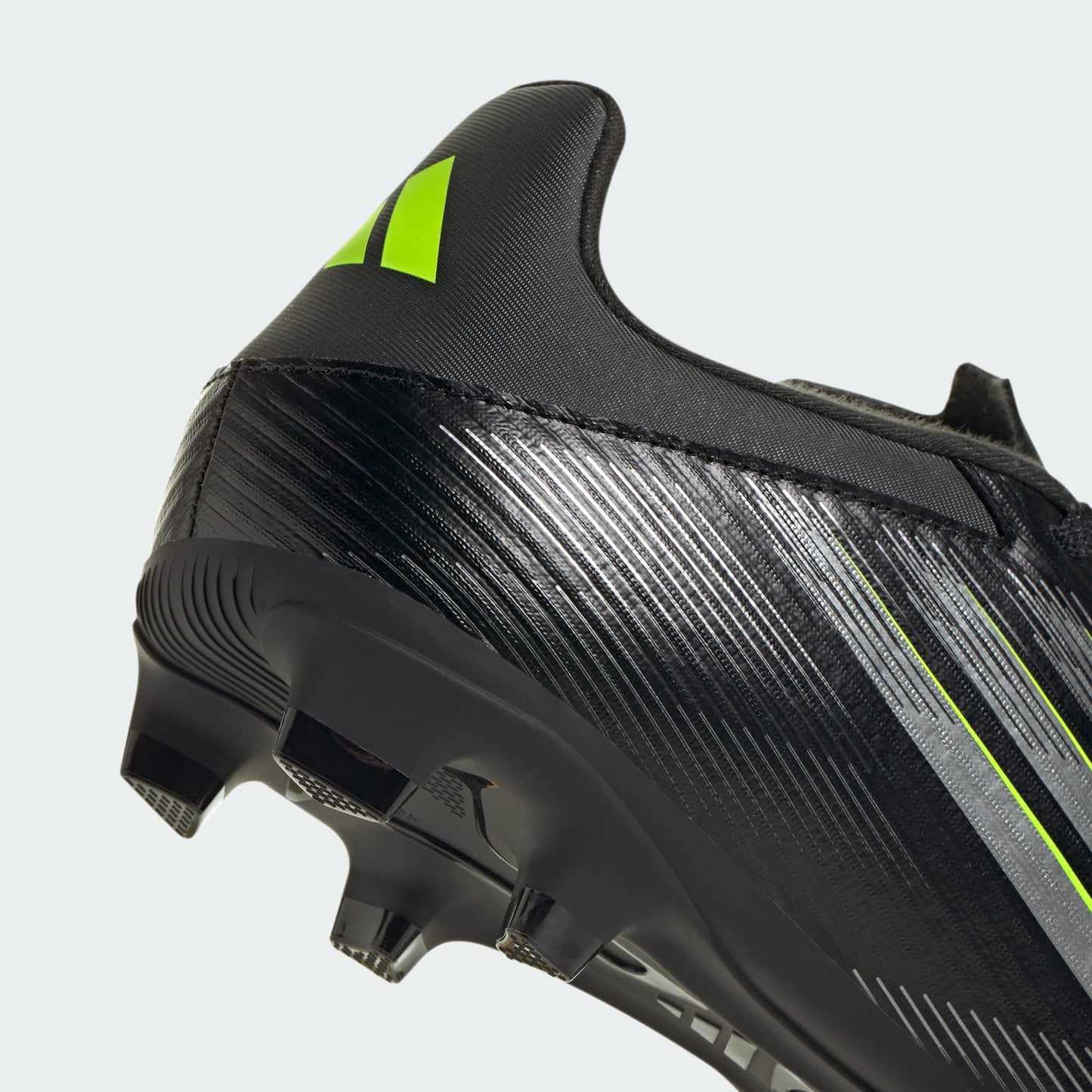 Chuteira Adidas F50 Club Firm/Multi-Ground Campo