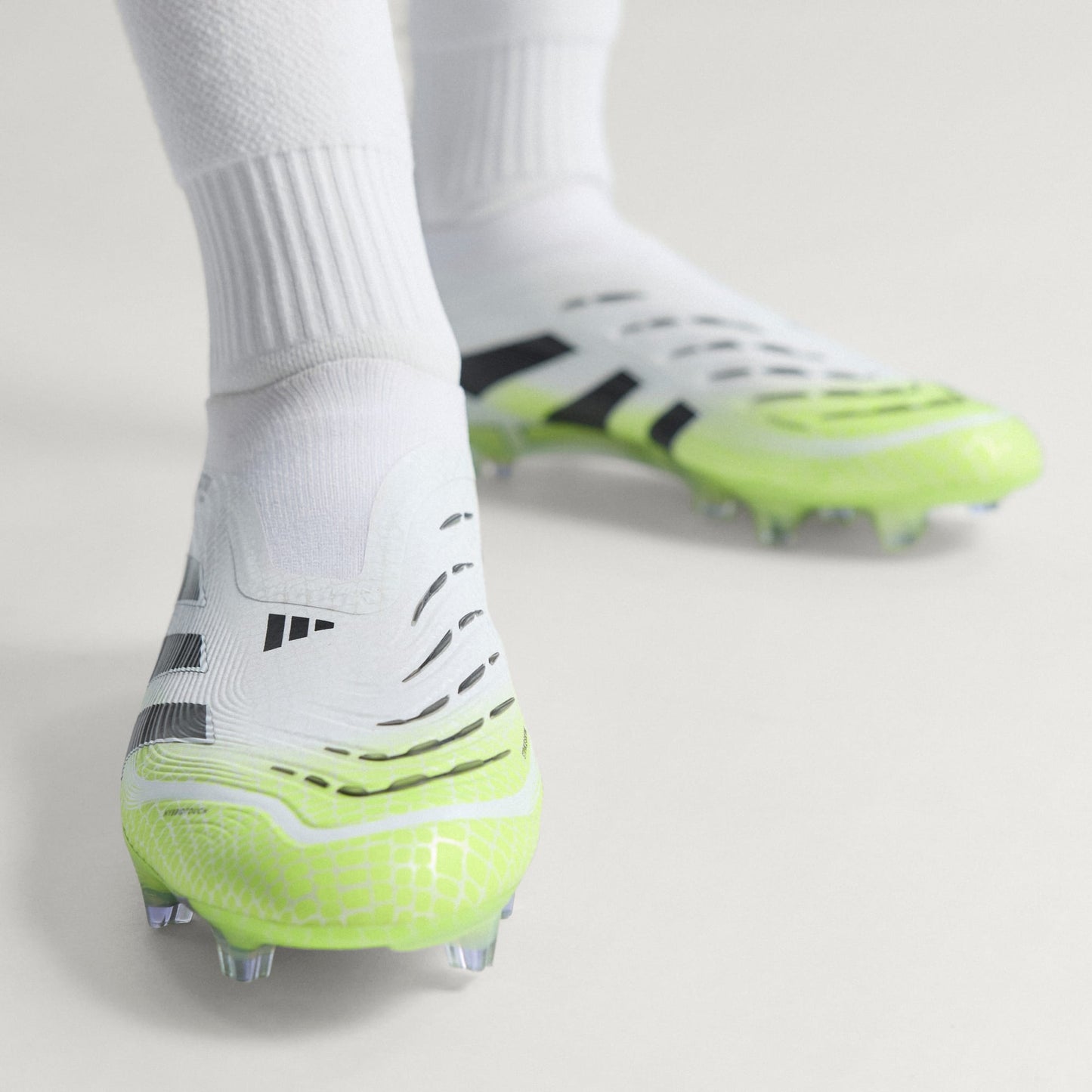 Chuteira Adidas Sem Cadarços Predator Elite Campo