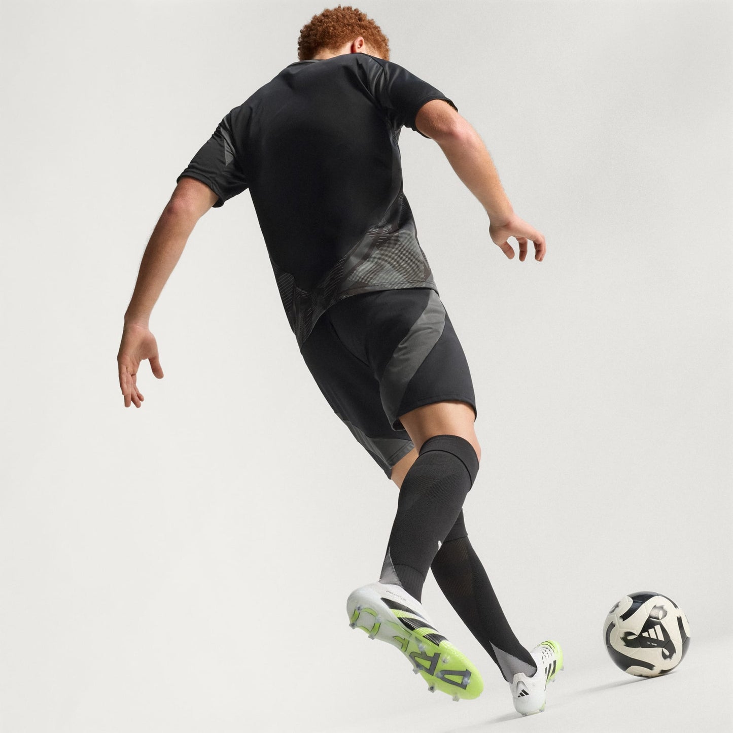 Chuteira Adidas Sem Cadarços Predator Elite Campo