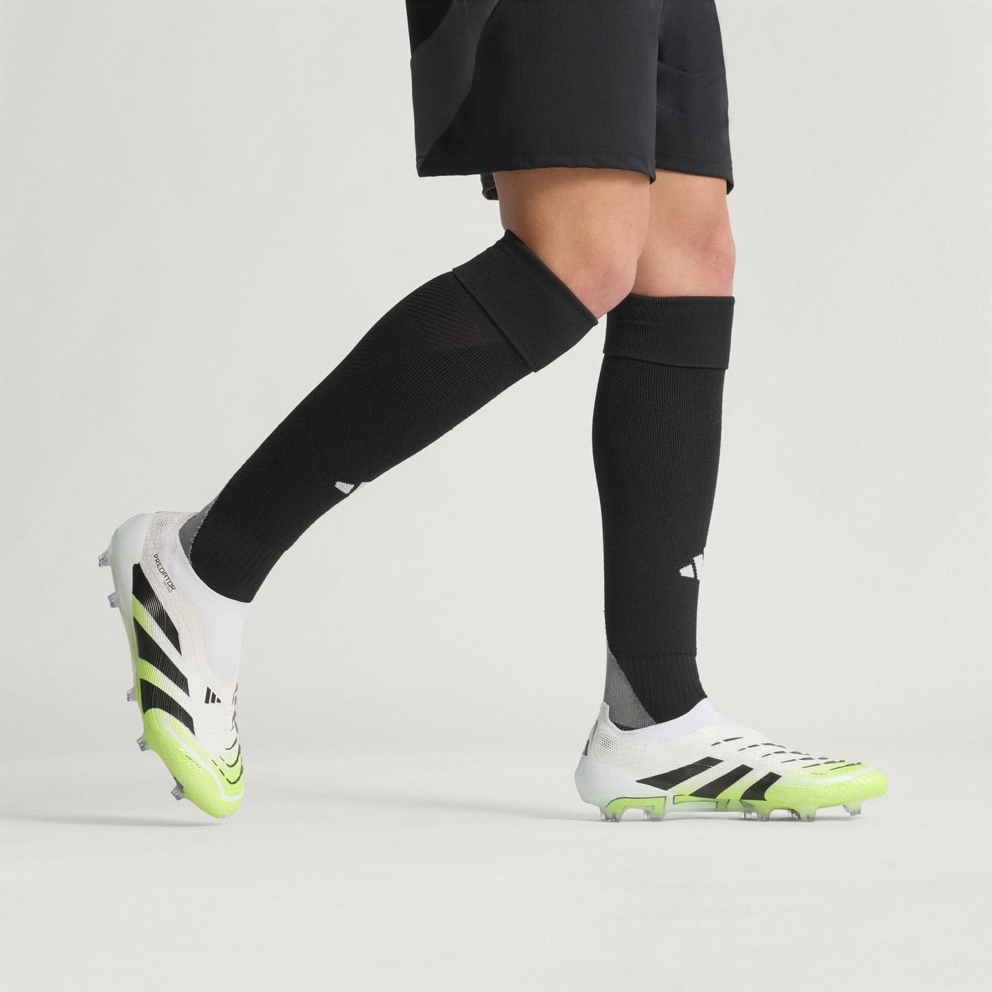 Chuteira Adidas Sem Cadarços Predator Elite Campo