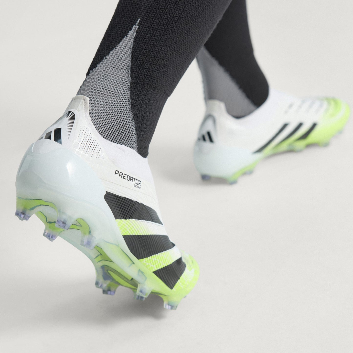 Chuteira Adidas Sem Cadarços Predator Elite Campo