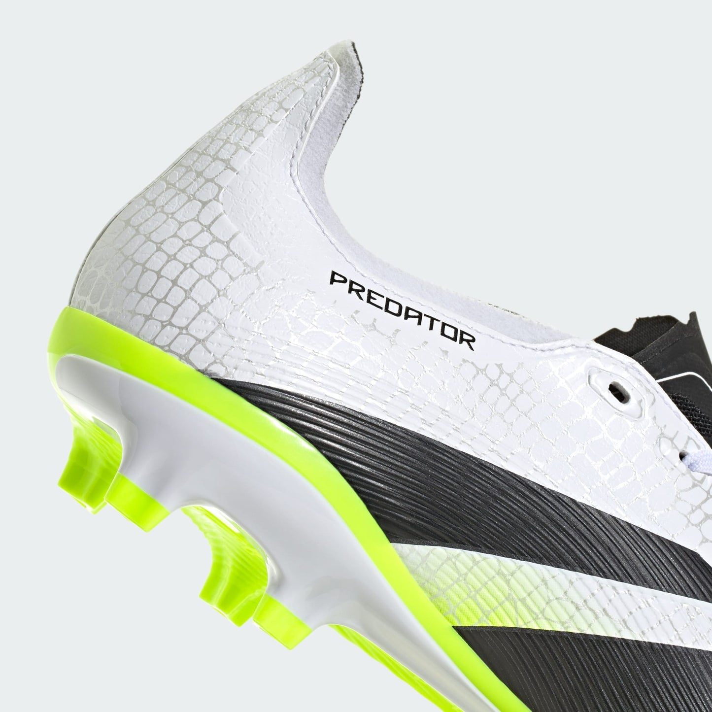 Chuteira Adidas Predator League Firm/Multi-Ground Campo