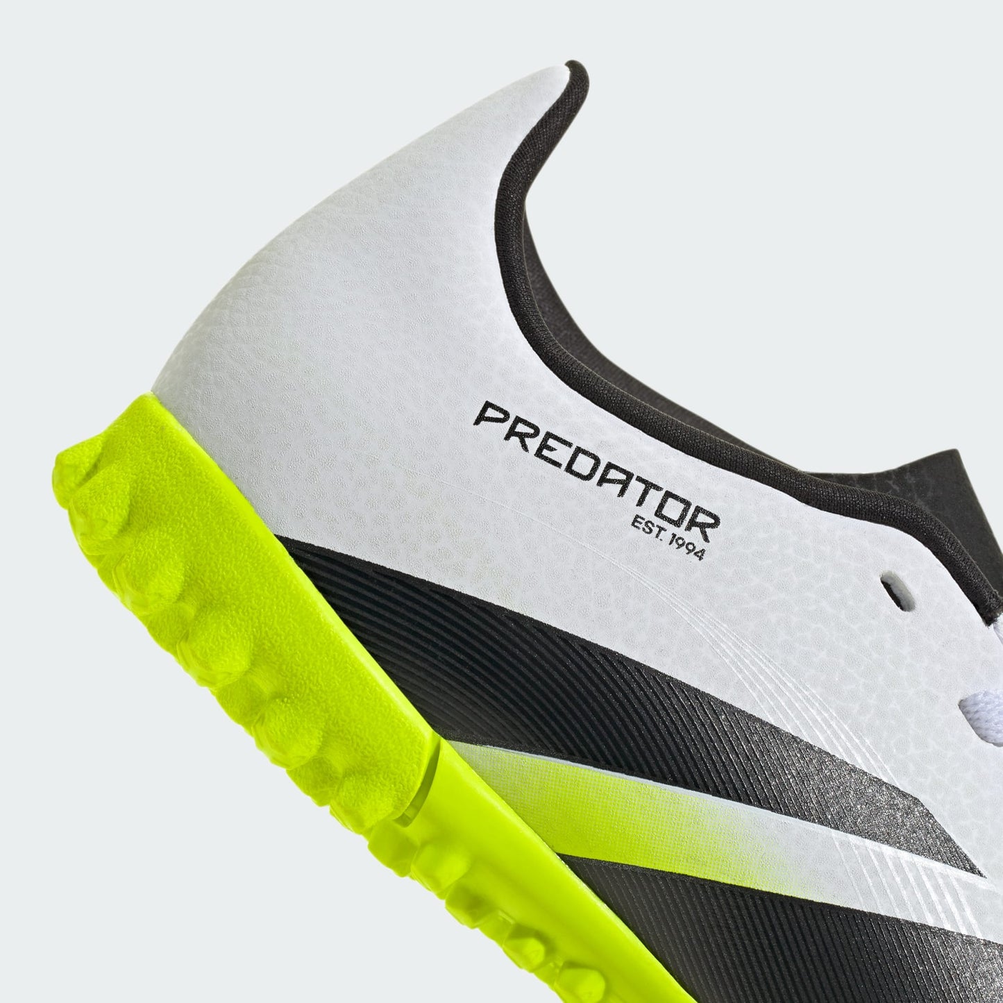 Chuteira Adidas Predator Club Infantil Society