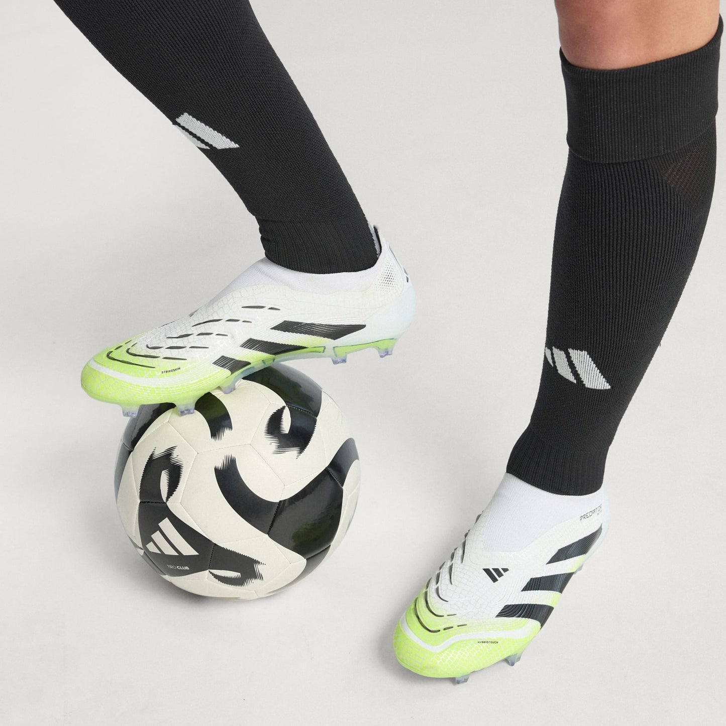 Chuteira Adidas Sem Cadarços Predator Elite Campo