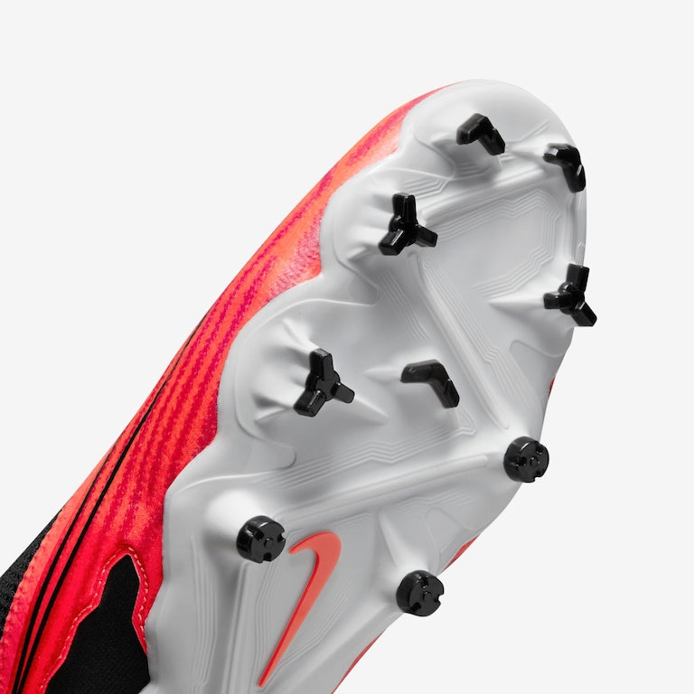 Chuteira Nike Phantom GX Pro Dynamic Fit Campo