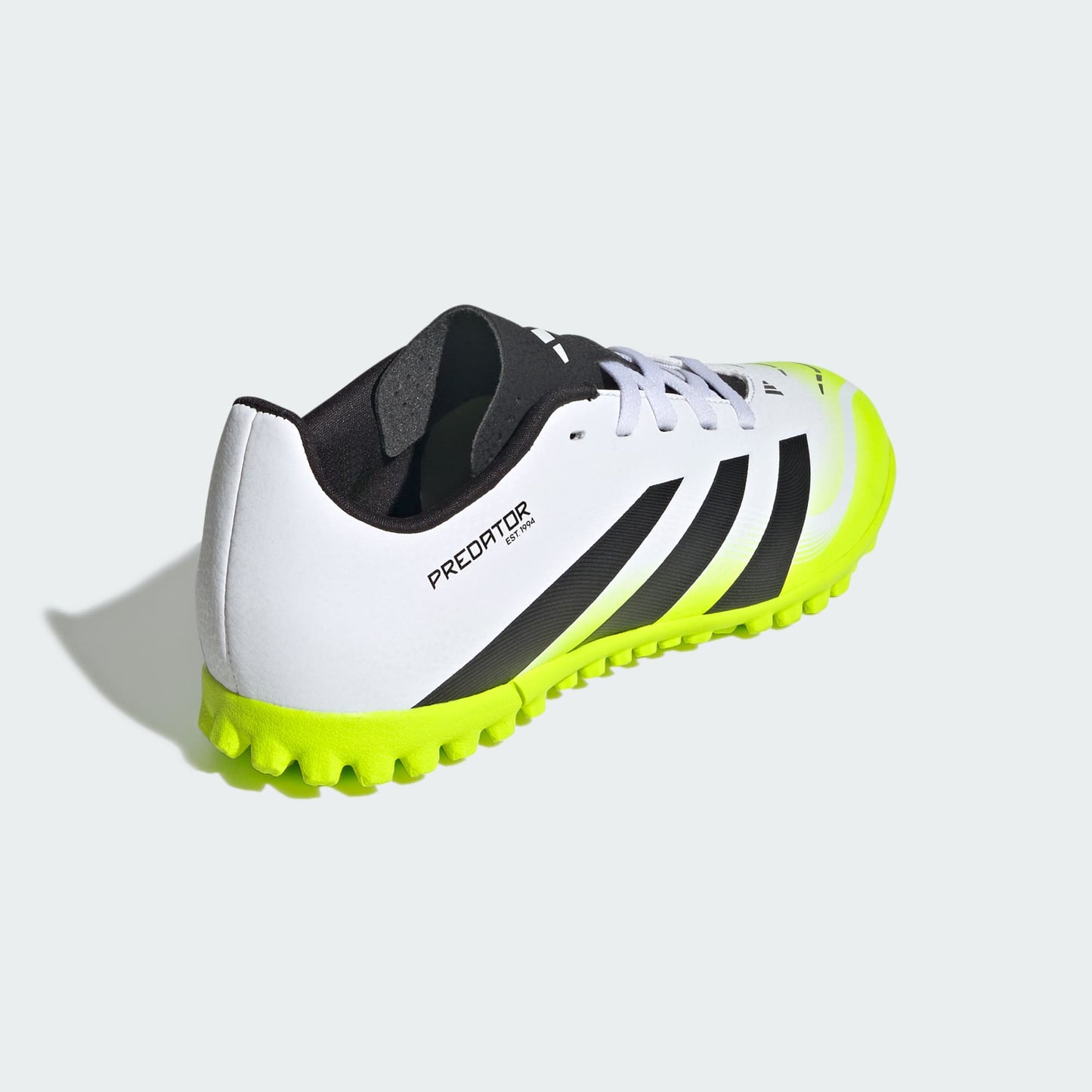 Chuteira Adidas Predator Club Infantil Society