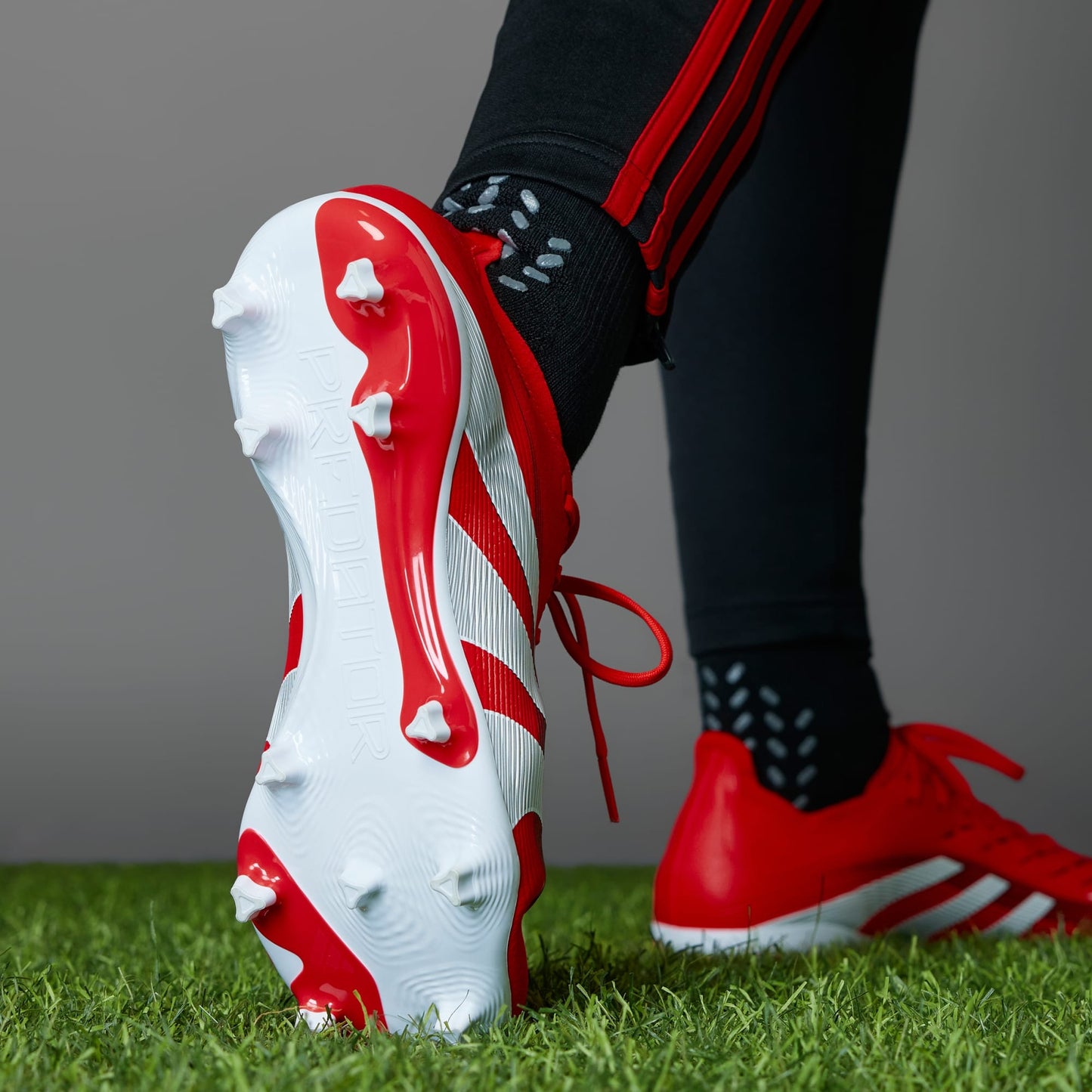 Chuteira Adidas Predator League Firm/Multi-Ground Campo