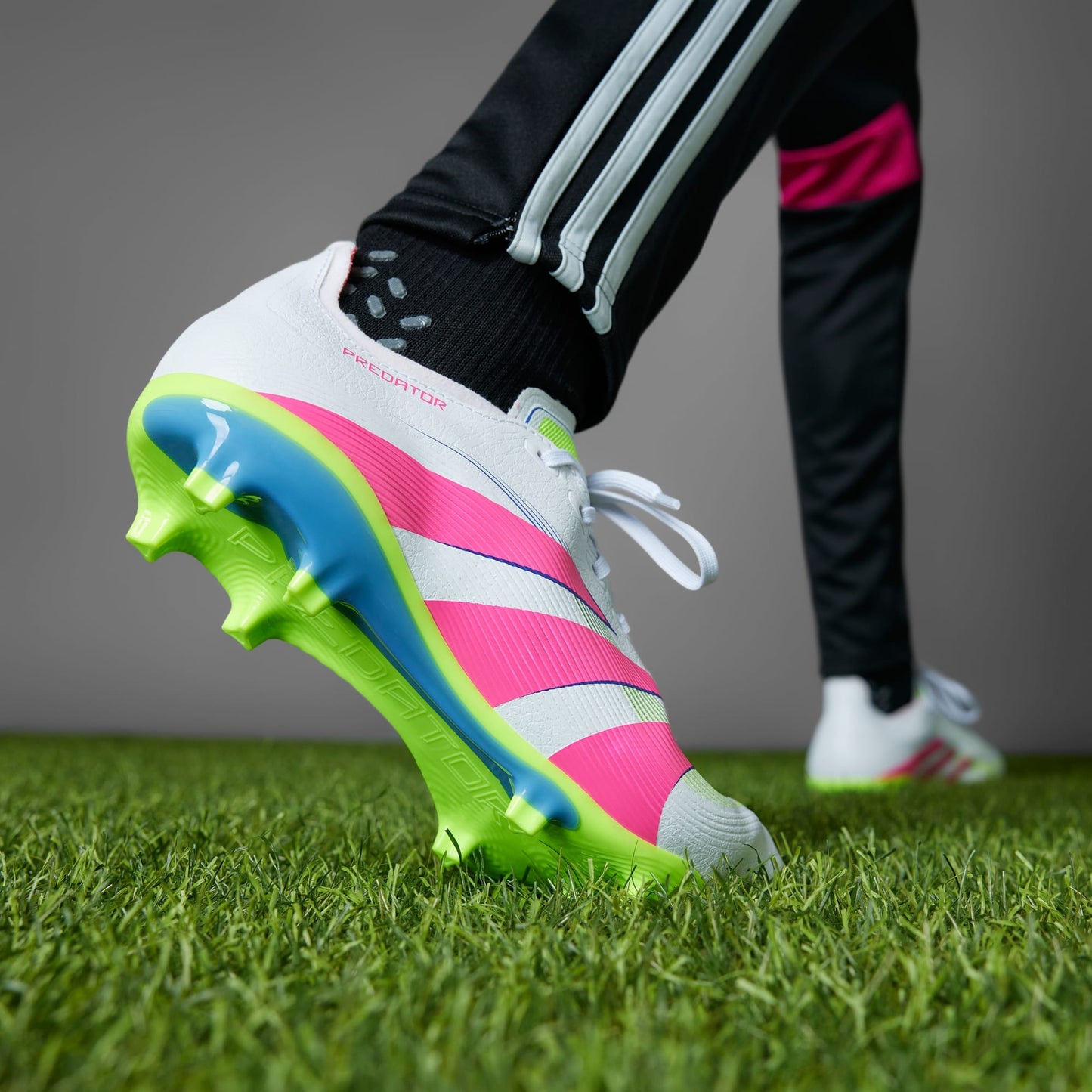 Chuteira Adidas Predator League Firm/Multi-Ground Campo