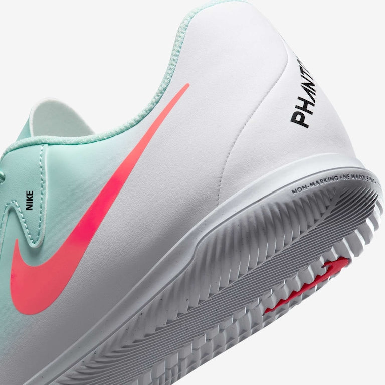 Chuteira Nike Phantom GX II Club Futsal