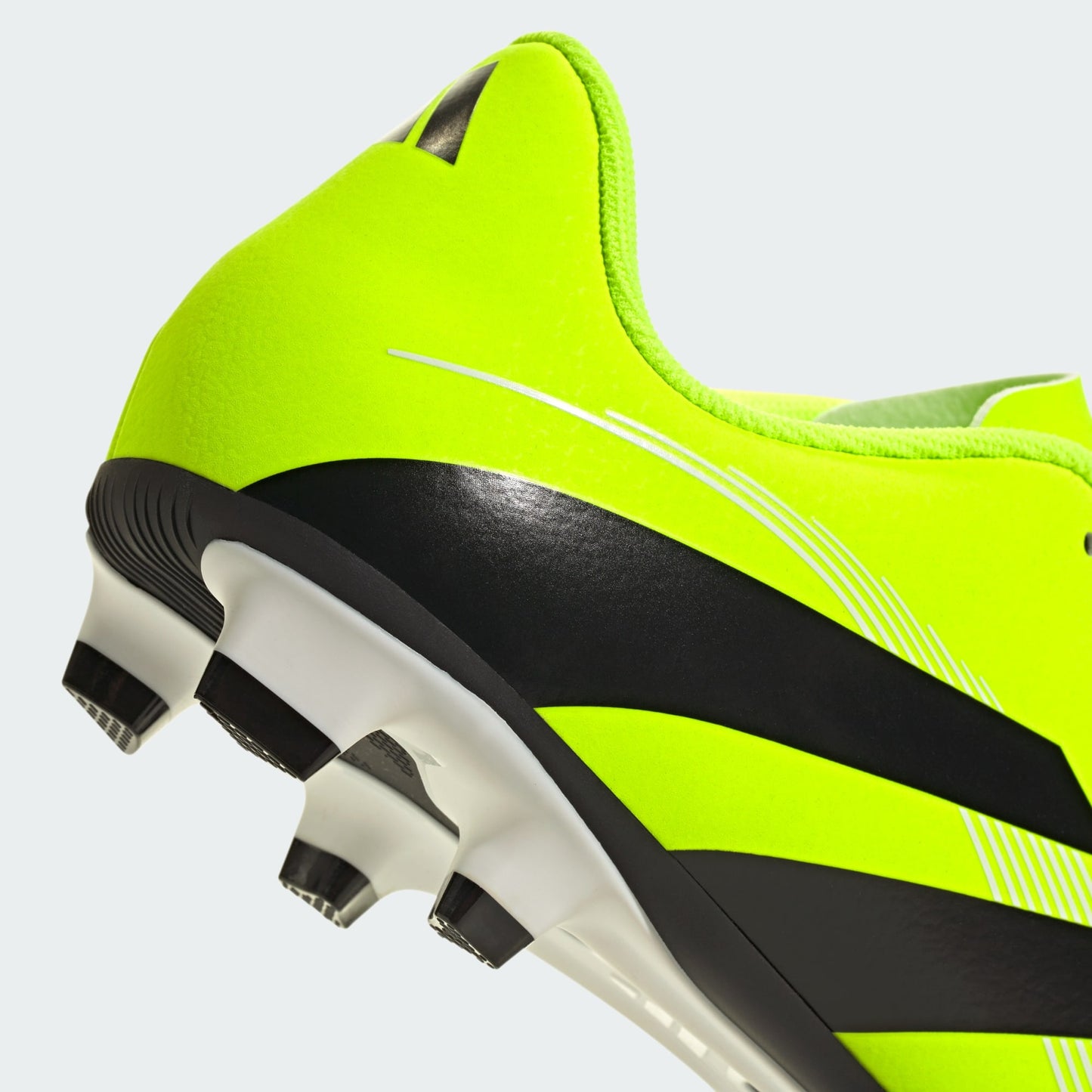 Chuteira Adidas Predator 25 Essentials Firm/Multi-Ground Campo