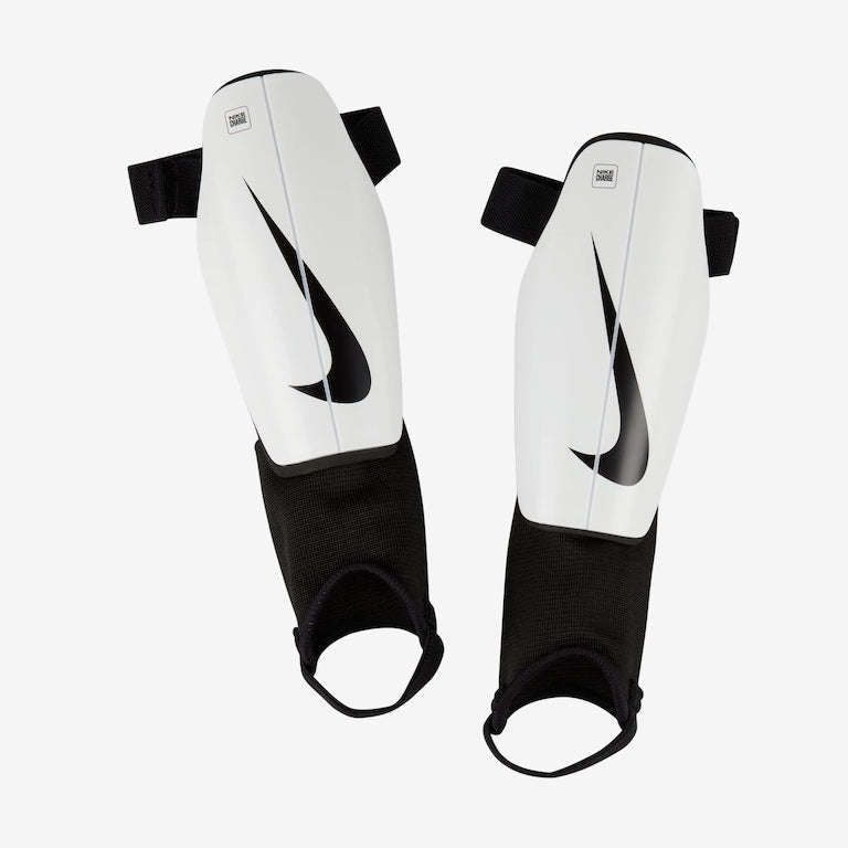 Caneleira Nike Charge Infantil