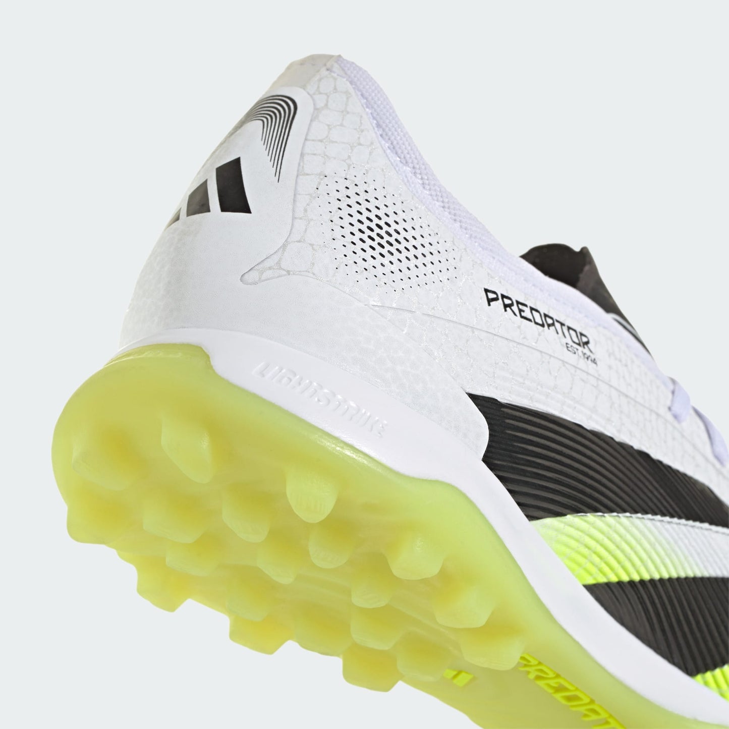 Chuteira Adidas Predator Pro Society